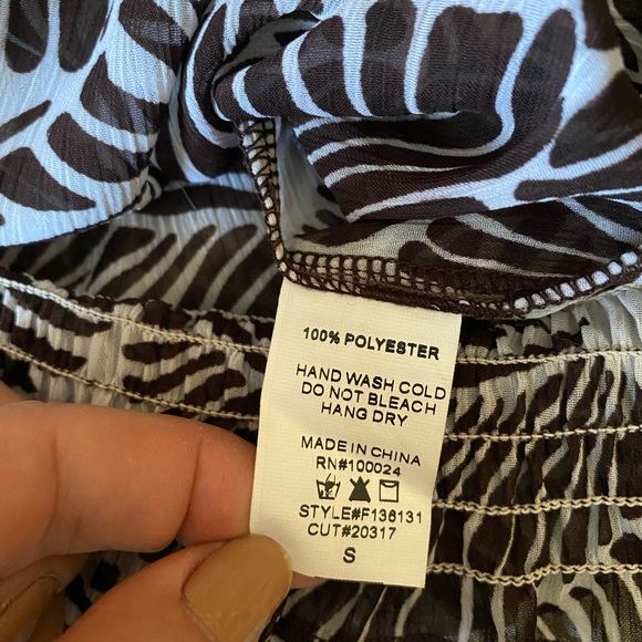 Charlotte Russe women’s top sleeveless blouse ruffled, size S - Picture 9 of 9